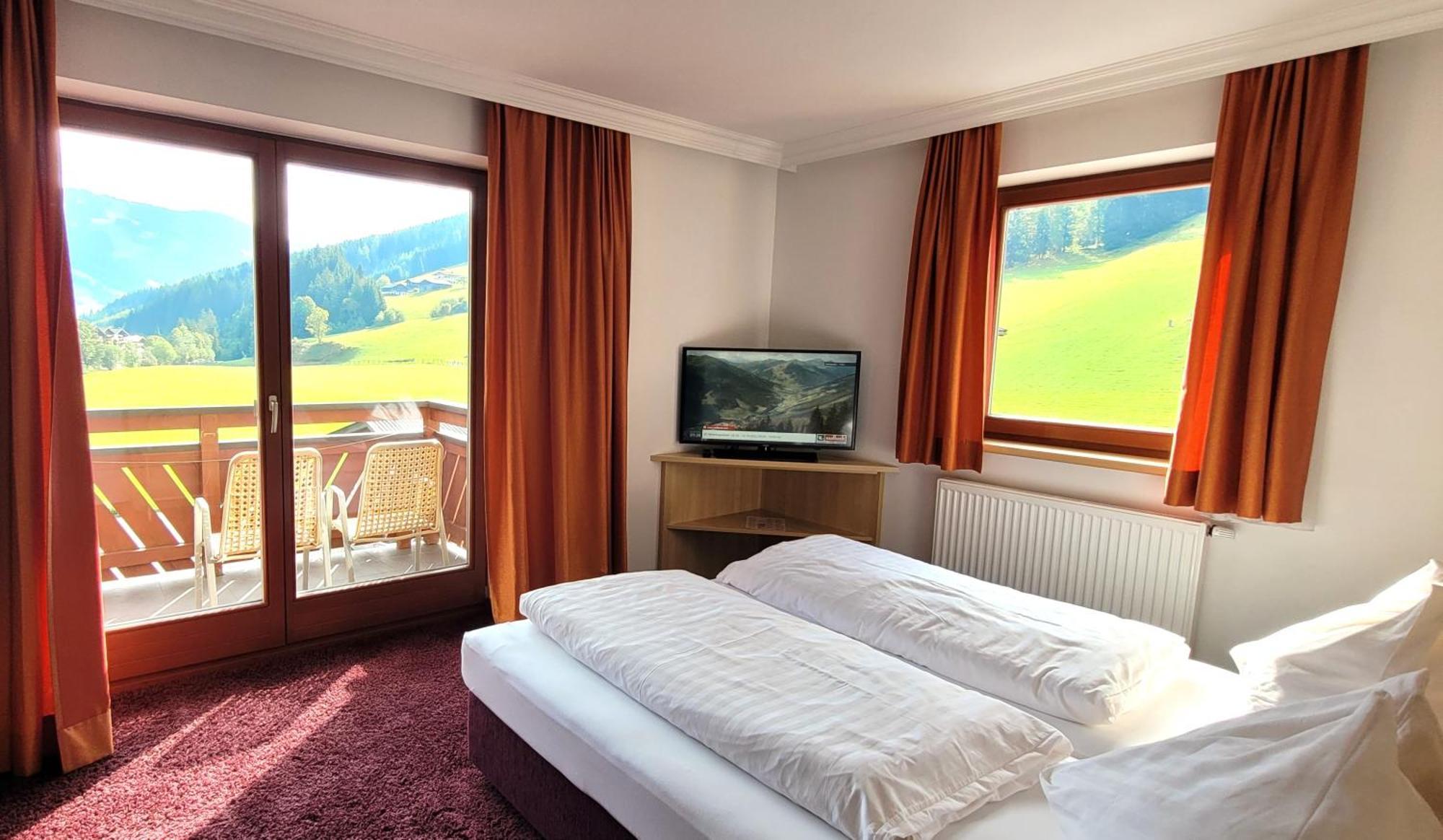 Hotel Sommerer - Inklusive Joker Card Im Sommer ザールバッハ・ヒンターグレム エクステリア 写真